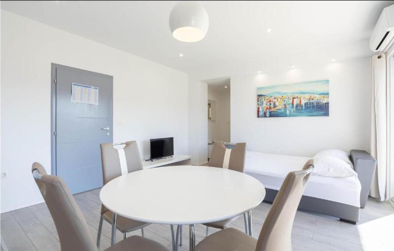 Apartment Nina โปดสตรานา ภายนอก รูปภาพ